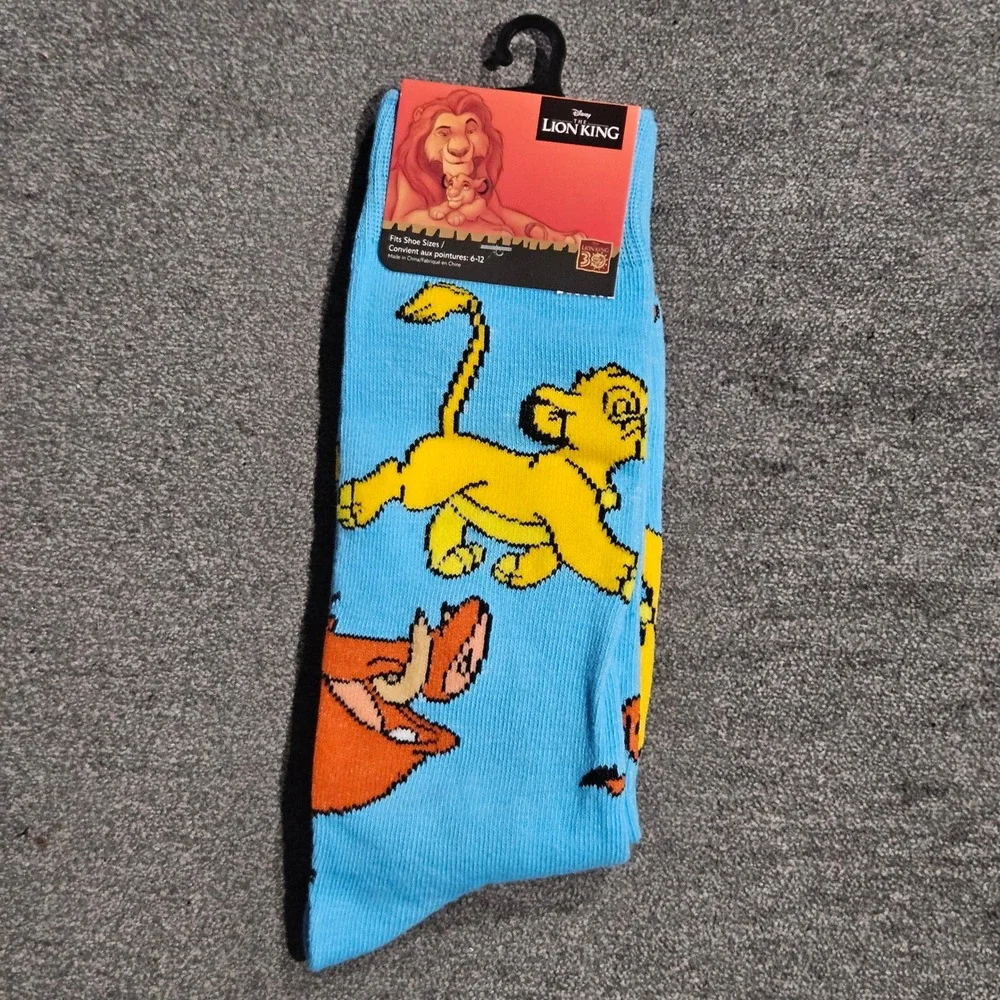 Disney The Lion King Men Blue Crew Socks Simba Pumbaa Shoe Size 6-12 NWT